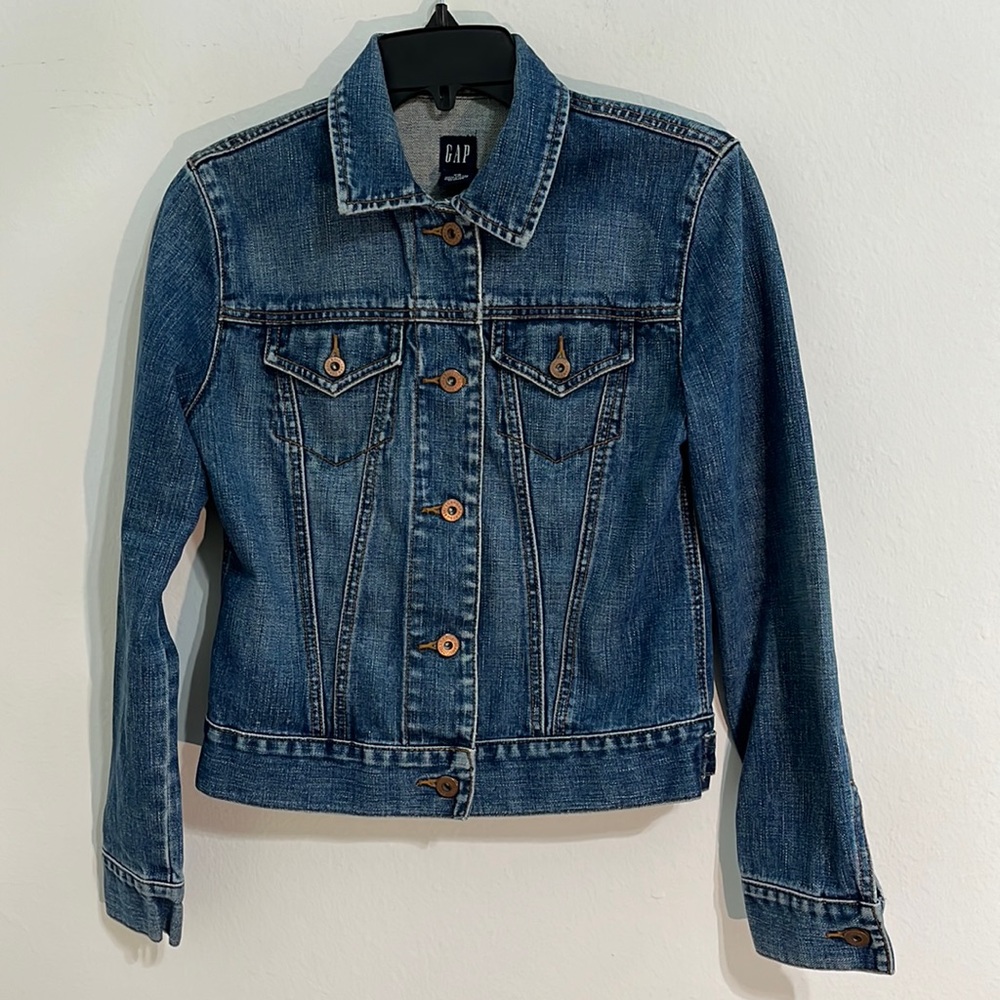GAP Women’s denim Jacket Botton Down Blue Color Size XS